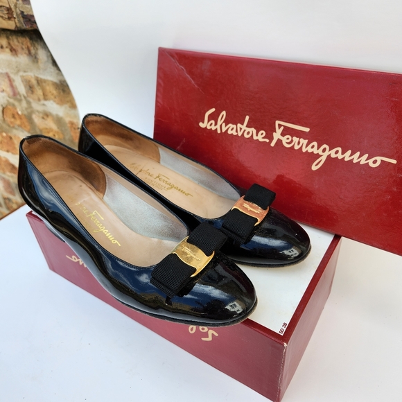 Salvatore Ferragamo Vintage '05 Vara Black Patent Flats With Bow - Picture 10 of 11